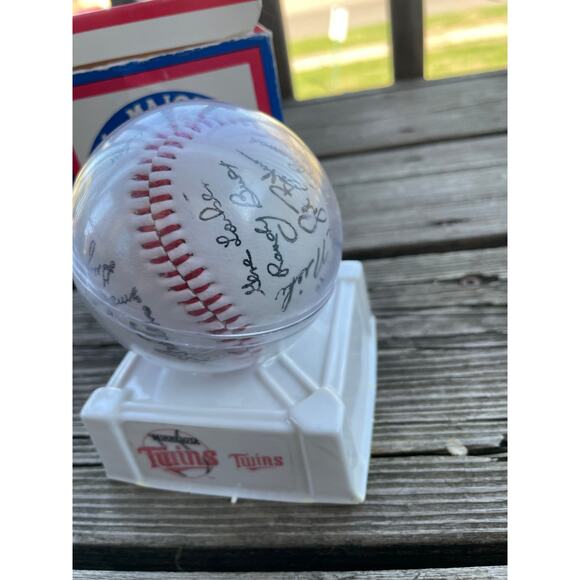 Vintage Signed Replilca of Twins Baseball 80s/90s - Picture 7 of 16